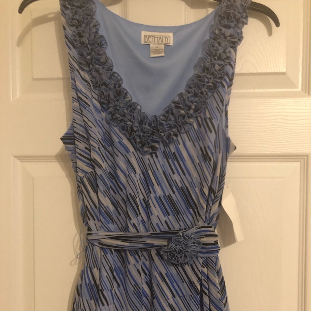 Beautiful  sleeveless lilacs  dress